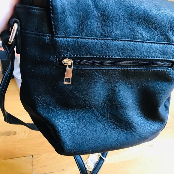 Vegan cross body bag with tassels - Picture 4 of 6